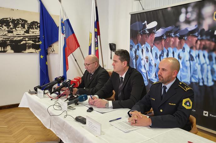 Policija MB | Novinarska konferenca v Mariboru, na kateri so predstavili dosežke mednarodne kriminalistične preiskave proti tihotapcem nezakonitih migrantov. | Foto PU Maribor