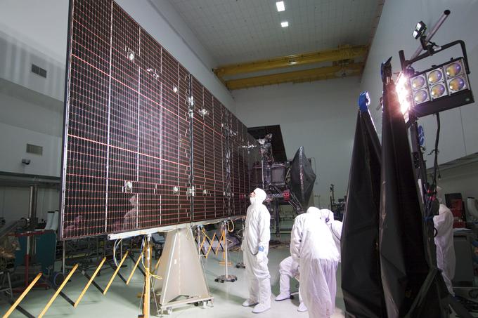 Juno pred misijo, ko so sondo šele sestavljali. | Foto: 