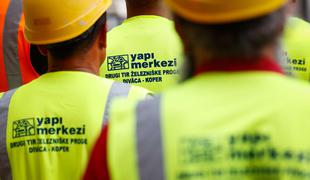 Del turških delavcev na drugem tiru stavka