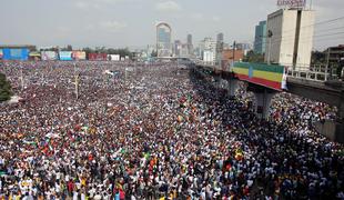 Na zborovanju etiopskega premierja smrtne žrtve, ranjenih 83 ljudi