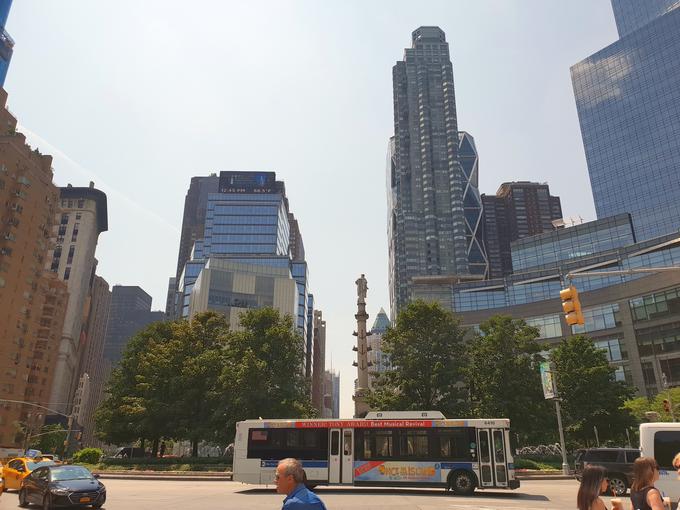 Columbus Circle, do koder se merijo vse razdalje do New Yorka, je le dobro minuto hoje stran. | Foto: Srdjan Cvjetović