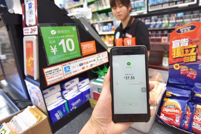 WeChat je daleč najbolj uporabljana mobilna aplikacija na Kitajskem, in glede na število uporabnikov, pa čeprav so med njimi skoraj izključno Kitajci, tudi ena najbolj priljubljenih v svetovnem merilu.  | Foto: AP / Guliverimage