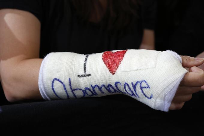Obamacare (to je zakon o zdravstvenem zavarovanju) je bil velik Obamov projekt, toda Trump že napoveduje odpravo zakona. | Foto: Reuters