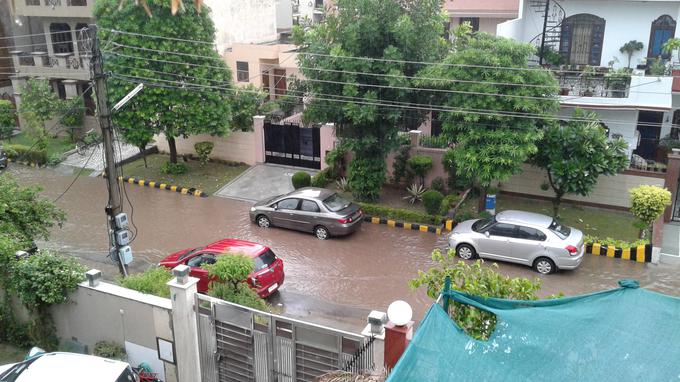 Ulica po monsunskem dežju. | Foto: Osebni arhiv