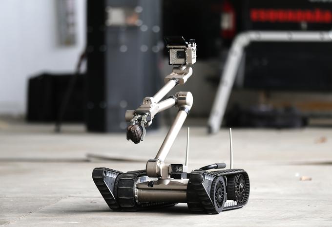 Samodejni roboti izhajajo iz razvoja vojaške industrije.  | Foto: Reuters