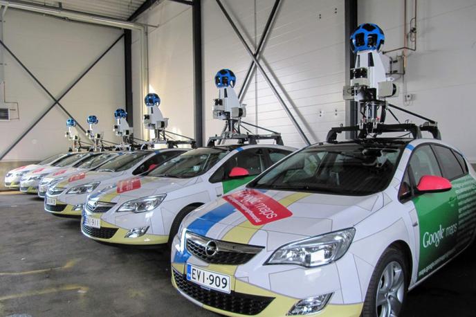 Google Street View | Flota Googlovih avtomobilov, ki smo jih lahko do zdaj že dvakrat videli tudi v Sloveniji. V Evropi so najpogosteje znamke Opel ali Volkswagen. | Foto STA