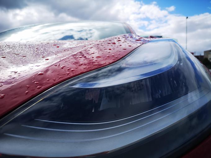 Teslin model 3 je do konca lanskega leta prepričal okrog 800 tisoč kupcev, od tega več kot polovico v lanskem kriznem letu. Model 3 je postal najbolje prodajani električni avtomobil na svetu. | Foto: Gregor Pavšič