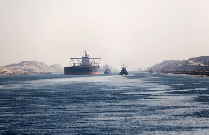 Sueški prekop, ki je izjemno skrajšal morsko pot med Evropo in Azijo, je nastal po načrtih Francoza Ferdinanda de Lassepsa. | Foto: Reuters