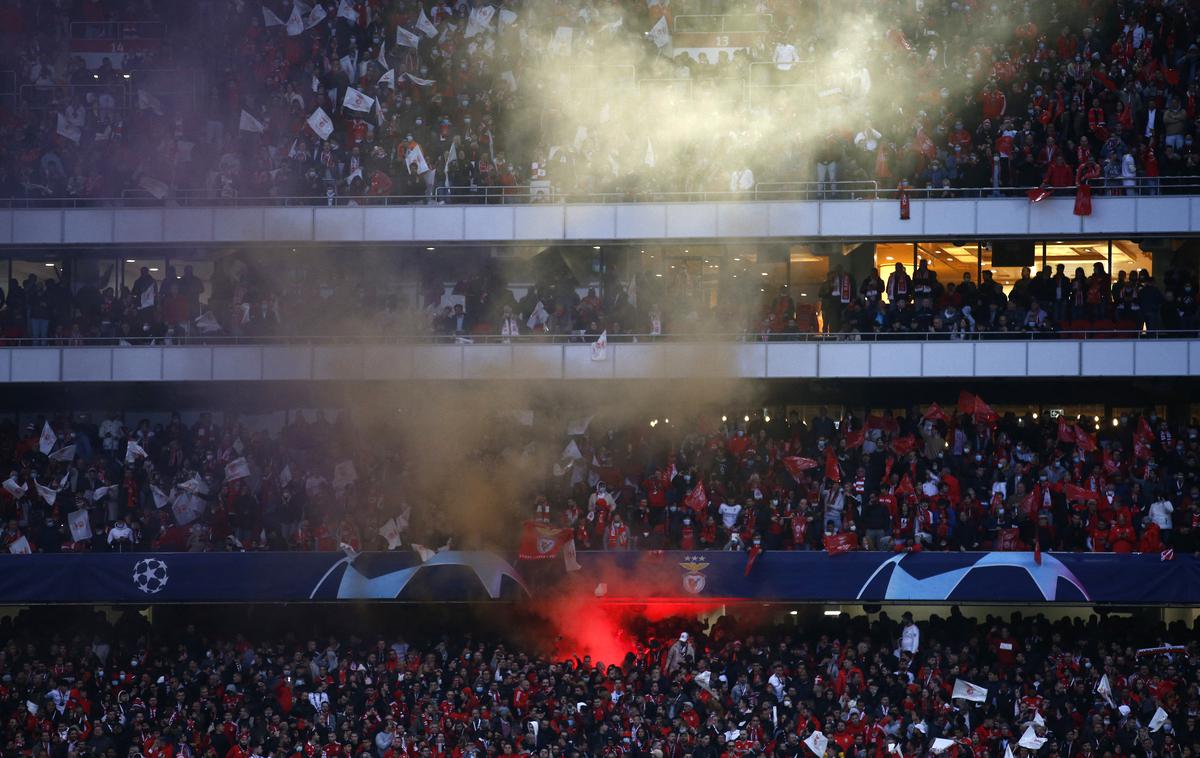 Benfica navijači | Na Stadionu luči se je zbralo okoli 64 tisoč navijačev. | Foto Reuters