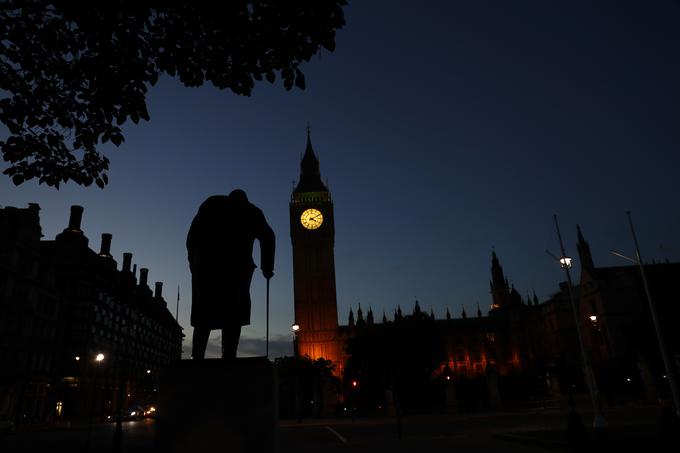 Churchill, ki mu je posvečen spomenik v Londonu, je Britance vodil v času druge svetovne vojne.  | Foto: Reuters