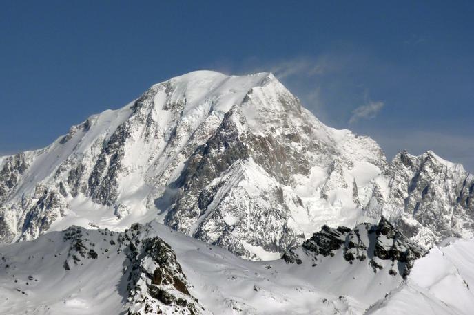 Mont Blanc | Alpinistu so vrnili polovico dragocenih kamnov. Drugo polovico je po neuspešnem poskusu, da bi odkrila lastnika, prevzela lokalna oblast v Chamonixu. | Foto Reuters