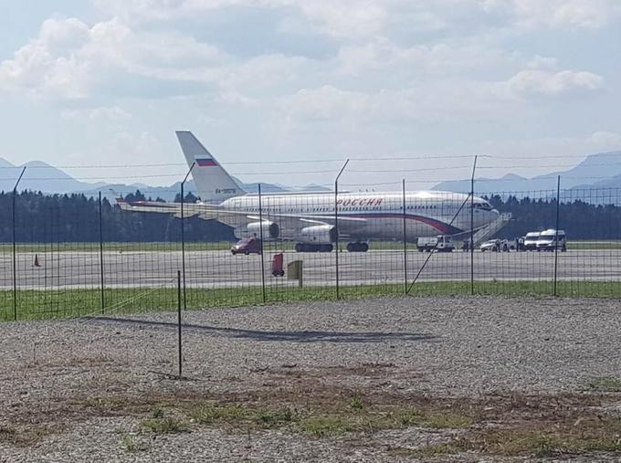 Putinovo letalo na letališču Brnik. (foto: Matija Koritnik) | Foto: 