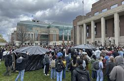 Protesti študentov že na več kot 20 univerzah, odpovedujejo podelitev diplom