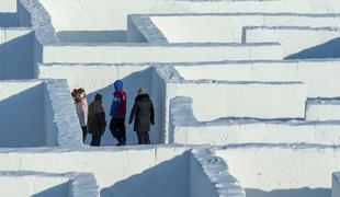 Največji snežni labirint na svetu je letos še večji. Veliko večji. #video
