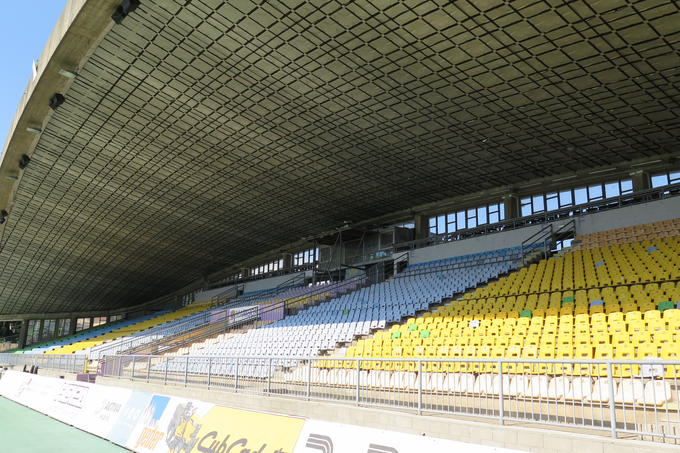 Zahodna tribuna bo že prihodnje leto dočakala novo, veliko bolj udobno in moderno podobo. | Foto: Andreja Seršen /STA