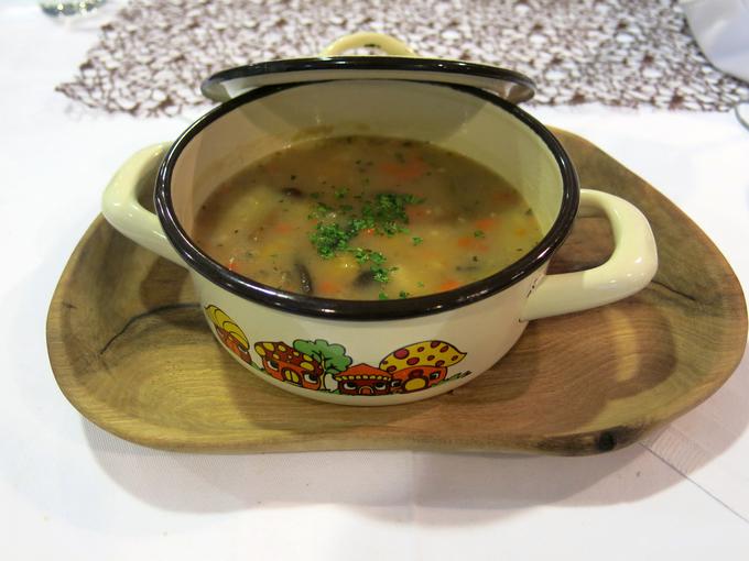 Gobova juha po receptu kuharjeve babice | Foto: Miha First