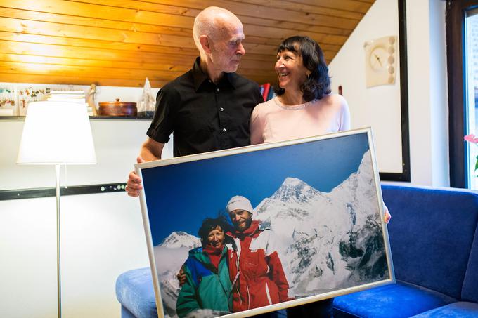 "Edini visoki vrh, kjer je bilo to veselje precej dalj trajajoče, je bil, ko sva se z Marijo skupaj povzpela na Everest. To je bilo edinkrat, ko se nam ni mudilo sestopiti in nas ni skrbelo." | Foto: Žiga Zupan/Sportida