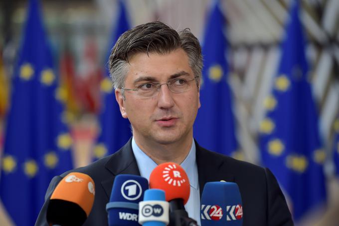 Hrvaški premier Andrej Plenković zavrača arbitražno razsodbo in poziva Hrvaško k enotnosti. | Foto: Reuters