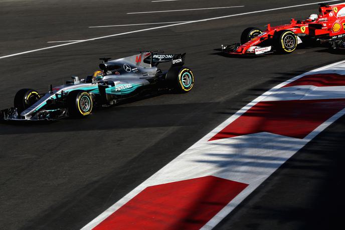 Vettel Hamilton Baku | Foto Reuters
