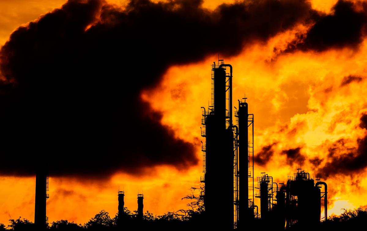 Izpuišni plini, onesnaženje | Večina podjetij iz energetskega sektorja je po sprejemu pariškega sporazuma še okrepila proizvodnjo fosilnih goriv v primerjavi s primerljivim sedemletnim obdobjem pred tem. | Foto Reuters