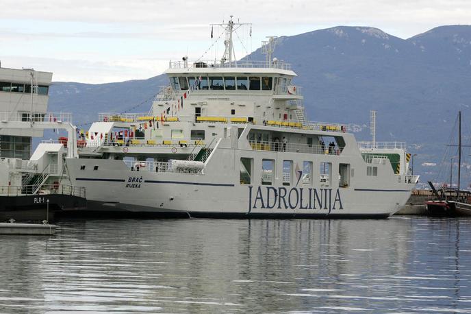 Trajekt, Jadrolinija | Njihovi največji kupci so Norvežani, ki te ladje uporabljajo za oskrbovanje ribogojnic, kjer gojijo losose in druge ribe. V ladjedelnici se ukvarjajo tudi s servisom. Med večjimi kupci je Jadrolinija, za katero servisirajo trajekte in katamarane, pa tudi hrvaška vojska. | Foto STA