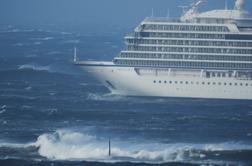 Križarka Viking Sky priplula do pristanišča: bili so le minute oddaljeni od katastrofe #video #foto