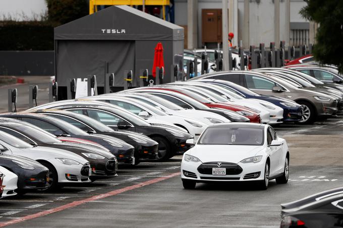 Tesla je do zdaj že prodala več kot milijon električnih avtomobilov, nove tovarne pa gradijo tudi na Kitajskem in v Evropi. | Foto: Reuters