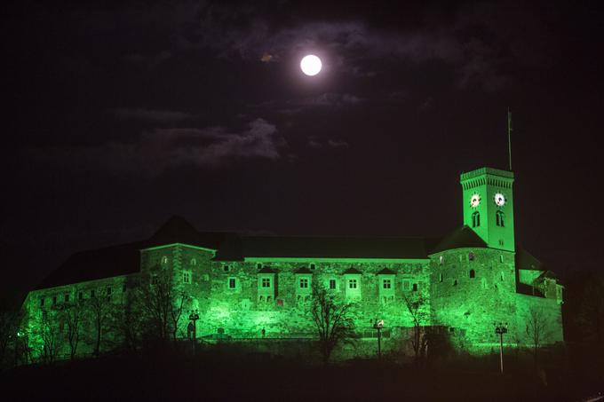 Ljubljanski grad ob polni luni. | Foto: Matej Leskovšek