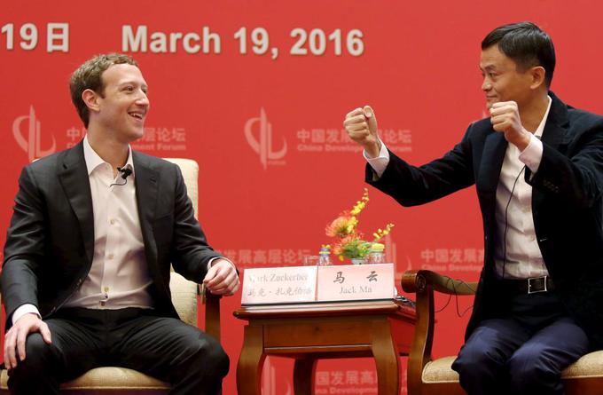 ... tehnološkimi vizionarji, kakršen je tudi sam (na fotografiji z ustanoviteljem Facebooka Markom Zuckerbergom), ... | Foto: Reuters