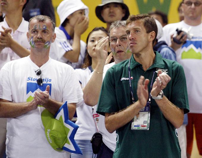 Srečko Katanec je zadnjo tekmo Slovenije na SP 2002 spremljal s tribun, nato pa zapustil položaj selektorja. | Foto: Reuters