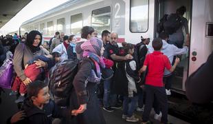 V Dobovo prispelo več kot tri tisoč beguncev