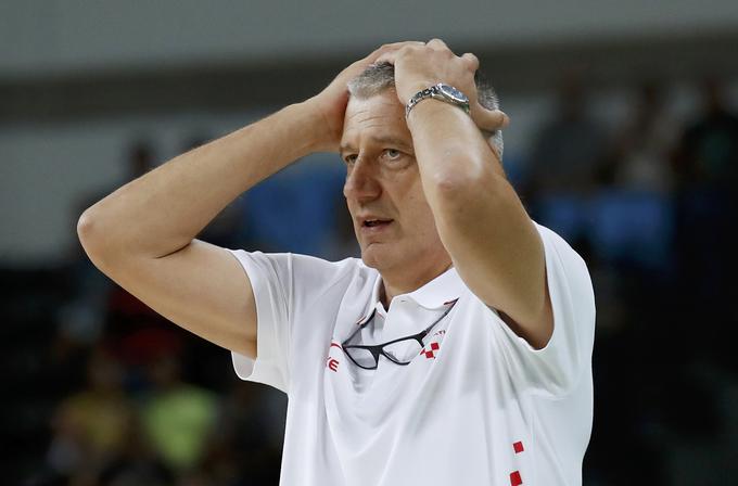 "Z neumnostmi smo jim dopustili, da so se razigrali, vrnili v igro in povedli," se je za glavo držal trener Aco Petrović. | Foto: Reuters