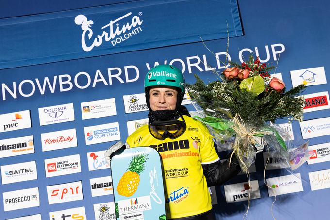 Deskarka Gloria Kotnik je na tekmi svetovnega pokala v paralelnem veleslalomu v italijanski Cortini d'Ampezzo zmagala in se s tem prvič v karieri povzpela na stopničke v svetovnem pokalu. | Foto: Miha Matavž