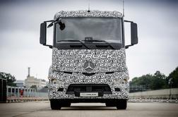 Mercedesov prototip, ki iz mest umika vonj po dizelskih tovornjakih