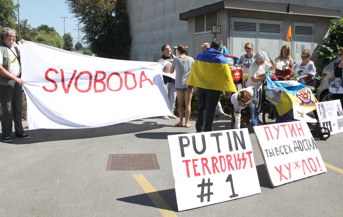 Protest Ukrajincev pred ruskim veleposlaništvom  v Ljubljani | Foto STA