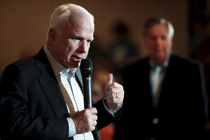 "Večni" arizonski senator John McCain je član stare republikanske garde, ki ni navdušena nad Trumpom. | Foto: Reuters
