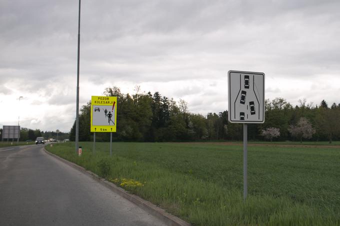 S slovenskih cest se bodo postopoma umaknili sicer redki prometni znaki za "zadrgo". Pristojni na ministrstvu za infrastrukturo menijo, da bo prevladala kultura voznikov. (foto: Klemen Korenjak) | Foto: 