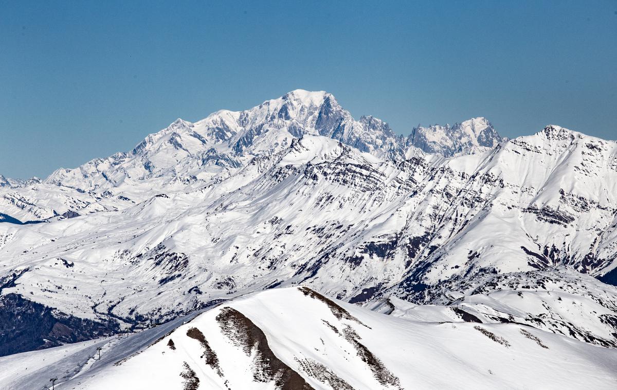Mont Blanc | Britanko, ki je bila na pohodu s še dvema osebama, so našli zasuto pod snegom, a je bila že mrtva. Druga dva pohodnika nista bila poškodovana. | Foto Reuters