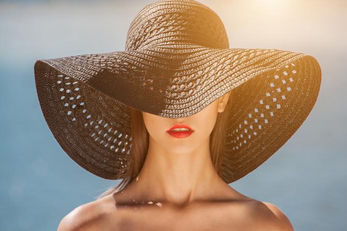 Namesto pudra z zaščitnim faktorjem raje kupite obarvano kremo za sončenje, ki ima dobro zaščito. | Foto: Thinkstock