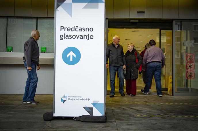 Predčasno glasovanje | Za predčasno glasovanje je tokrat odprtih 95 volišč, večinoma na sedežih upravnih enot. V Ljubljani bo mogoče predčasno glasovati na Gospodarskem razstavišču. | Foto Ana Kovač