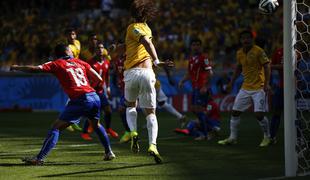 David Luiz uradno strelec gola proti Čilu