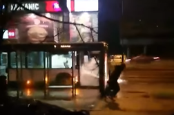 Dimne bombe, nočne izposoje in pretepi: incidenti na avtobusih LPP #video