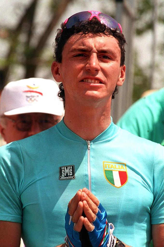 Italijanski kolesar Fabio Casartelli je leta 1995 med spustom z vrha Col du Portet d'Aspet v Pirenejih grdo padel in umrl za posledicami poškodb.  | Foto: 