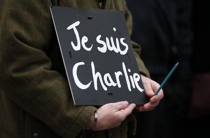 Številni tako v Franciji kot po svetu niso hoteli "biti Charlie". Marsikomu so se namreč zdele objave Mohamedovih karikatur v tedniku, ki je s svojimi objavami pogosto šokiral javnost, korak predaleč. | Foto: Reuters