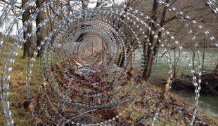 Cerar bo odstranitev žične ograje naročil še danes