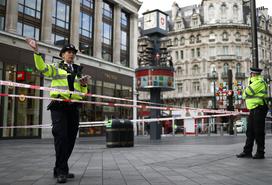 London, napad, nož, zabodli dva policista