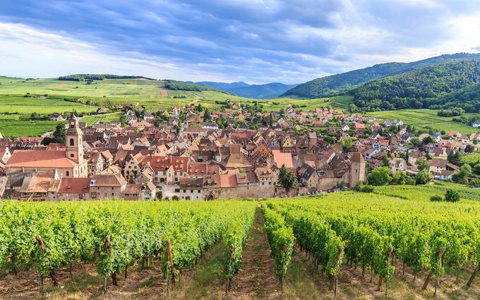 Riquewihr, še ena od slikovitih vasic na alzaški vinski cesti. | Foto: Thinkstock