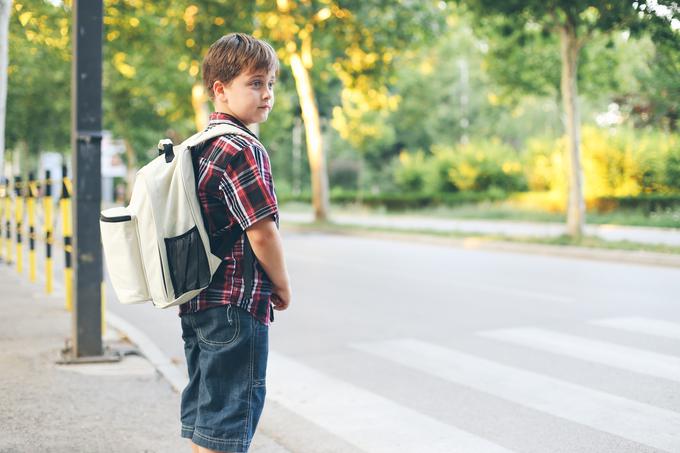 Šolar naj se v šolo odpravi dovolj zgodaj, da bo imel pred poukom čas malce poklepetati s sošolci. | Foto: Thinkstock