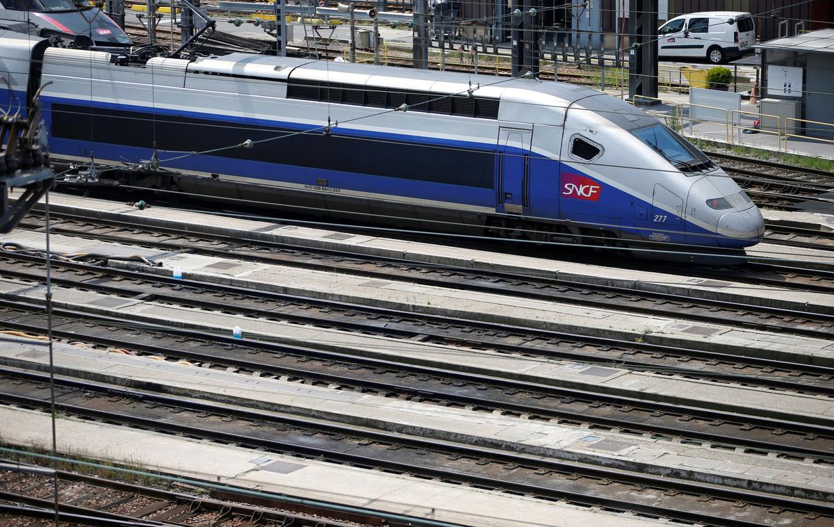 TGV, SNCF | Sojenje bo potekalo do 16. maja. Sodniki bodo morali odločiti, kdo je odgovoren za preveliko hitrost in prepozno zaviranje. (Fotografija vlaka je simbolična.) | Foto Reuters