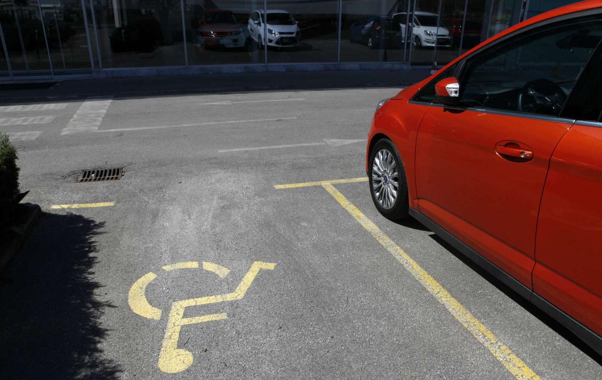 invalidi parkirno mesto | Foto STA